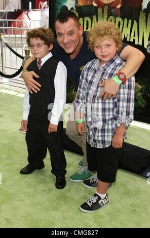 TOM SIZEMORE & SONS PARANORMAN. LOS ANGELES PREMIERE LOS ANGELES CALIFORNIA USA 05 August 2012 Stock Photo