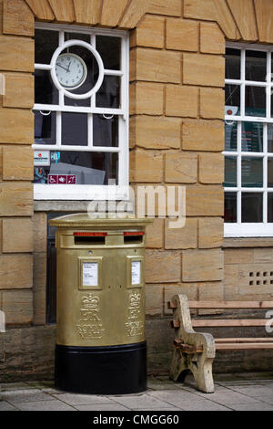 Sherborne, Dorset, UK Monday 6 August 2012. Royal mail gold painted post box at Sherborne, Dorset to recognise Olympic gold medalist Peter Wilson gold medal winner at Olympics London 2012 games. golden postbox  golden post box gold postbox gold post box gold mailbox golden mailbox gold letterbox golden letterbox gold mail box golden mail box. Stock Photo