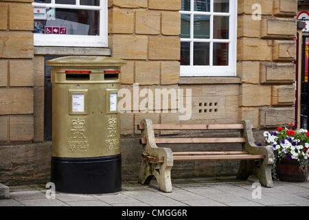 Sherborne, Dorset, UK Monday 6 August 2012. Royal mail gold painted post box at Sherborne, Dorset to recognise Olympic gold medalist Peter Wilson gold medal winner at Olympics London 2012 games. golden postbox  golden post box gold postbox gold post box gold mailbox golden mailbox gold letterbox golden letterbox gold mail box golden mail box. Stock Photo