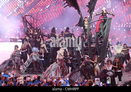 12th Aug 2012. 12.08.2012. London, England Singer Annie Lennox (top R) performs during the Closing Ceremony of the London 2012 Olympic Games at the Olympic stadium, London, Britain, 12 August 2012. Stock Photo