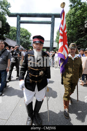 August 15, 2012, Tokyo, Japan - Dressed in old military uniform, two Japanese with an ensign make their way to Tokyo's Yasukuni Shinto Shrine, which honors the war dead, as the nation observes the 67th anniversary of the end of World War II on Wednesday, August 15, 2012.  (Photo by Kaku Kurita/AFLO) FYJ -mis-. Credit:  Aflo Co. Ltd. / Alamy Live News Stock Photo