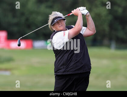 Buckinghamshire, England, UK. Thursday 16th August 2012. England's Laura Davies in action during the first round of the ISPS Handa Ladies British Masters event at The Buckinghamshire Golf Club, Denham, Greater London. Stock Photo