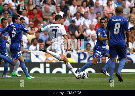 19/08/2012 - Spain Football, La Liga / Matchday 1 - Real Madrid vs. Valencia CF - Cristiano Ronaldo shoots the ball against several defenses Stock Photo