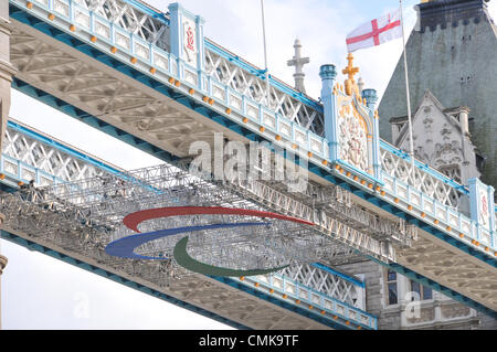 Tower Bridge, London, UK. 22nd August 2012. The Agitos, the official symbol of the 2012 Paralympic Games is placed onto Tower Bridge in London prior to the start of the Paralympic Games. Credit:  Matthew Chattle / Alamy Live News Stock Photo