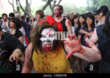 Sydney, Australia. 2 November 2013. The Sydney Zombie Walk sets off from Hyde Park to raise money for the Brain Foundation. Copyright Credit:  2013 Richard Milnes/Alamy Live News. Stock Photo