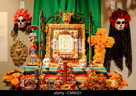 Longmont, Colorado, USA. 2nd November 2013. . Decorated Alters honoring the dead are shown as exhibits in the Longmont History Culture Center during the Dia de los Muertos celebration. The Longmont Museum hosts the largest Dia de los Muertos festival in Colorado Credit:  Ed Endicott/Alamy Live News Stock Photo