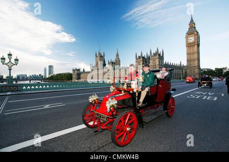 London, UK. 3rd Nov, 2013. London to Brighton Veteran Car Run participants passing Westminster Bridge, Big Ben in the background, event starts at 7:00am at the Serpentine Road in Hyde Park, London. Credit:  SUNG KUK KIM/Alamy Live News