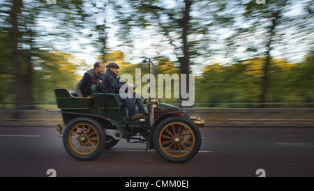 London, UK. 3rd Nov, 2013. A competitor drives at speed down Constitution Hill. The annual 'London to Brighton Veteran Car Run' on November 03, 2013 organised by the Royal Automobile Club. The Royal Automobile Club's 60 mile drive from the capital to the south coast is the longest running motoring event in the world, and attracts entrants from across the globe. Credit:  Action Plus Sports/Alamy Live News Stock Photo