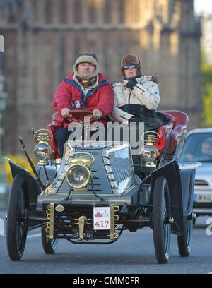 London, UK. 3rd Nov, 2013. A competitor on Westminster Bridge, during the annual 'London to Brighton Veteran Car Run' on November 03, 2013 organised by the Royal Automobile Club. The Royal Automobile Club's 60 mile drive from the capital to the south coast is the longest running motoring event in the world, and attracts entrants from across the globe. Credit:  Action Plus Sports/Alamy Live News
