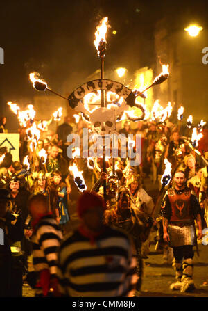 Lewes, East Sussex, UK. 5th Nov, 2013.  Torchlight procession through the streets of Lewes. Lewes bonfire night procession to celebrate the foiling of the 'Gunpowder plot' of 1605 Lewes, East Sussex, UK 5th November 2013 'Credit: CP/Alamy Live News' Stock Photo