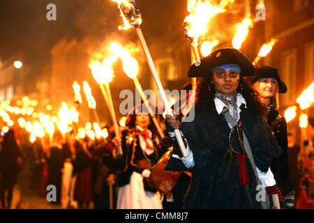 Lewes, East Sussex, UK. 5th Nov, 2013.  Torchlight procession through the streets of Lewes. Lewes bonfire night procession to celebrate the foiling of the 'Gunpowder plot' of 1605 Lewes, East Sussex, UK 5th November 2013 'Credit: CP/Alamy Live News' Stock Photo