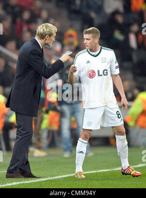 BayArena Leverkusen Germany ,15th February .2014, Football Bundesliga  Season 2013/14, matchday 21, Bayer 04 Leverkusen - Schalke 04 1:2 ---  Klaas-Jan Huntelaar (S04) shows his teeth, Leverkusens Simon Rolfes, Stefan  Kie§ling (Kiessling)