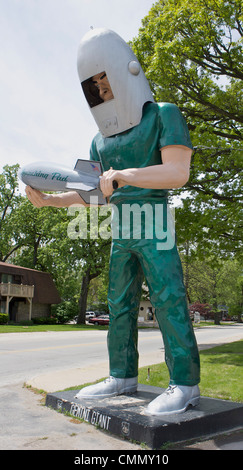 Spaceman Muffler Man at the Launching Pad Restaurant in Wilmington, IL Stock Photo