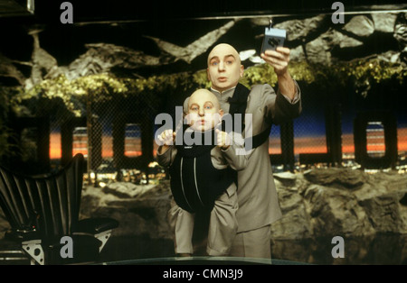 AUSTIN POWERS IN GOLDMEMBER (2002) VERNE TROYER, MIKE MEYERS, JAY ROACH (DIR) 001 MOVIESTORE COLLECTION LTD Stock Photo