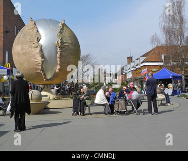 Rising universe fountain hi-res stock photography and images - Alamy