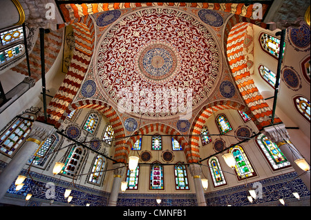 Ottoman style İznik ceramic tiles of the Tomb of Sultan Murad III in the outer courtyard of Aya Sophia. Istanbul Stock Photo