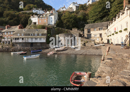 Red Lion hotel on the harbour wharf below the village on a steep hillside in Clovelly, North Devon, England, UK Stock Photo