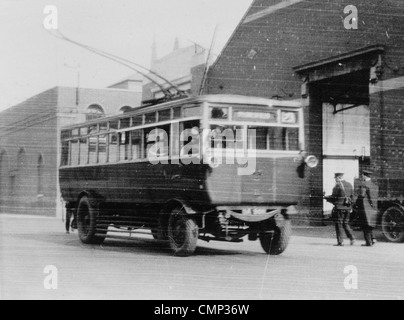 Trolleybus, Cleveland Road Bus Depot, Wolverhampton, 1932. An early single-decker trolleybus at the Wolverhampton Corporation Stock Photo