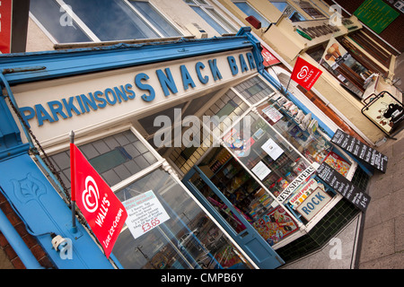 UK, England, Lincolnshire, Cleethorpes, Kingsway, front of Parkinson’s snack bar Stock Photo