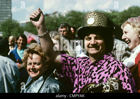 Screaming Lord Sutch and Cynthia Payne (left) at a CND rally in Hyde Park, London on 22.10.83. Stock Photo