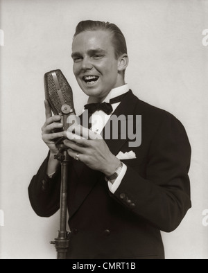 1920s 1930s SMILING MAN RADIO SINGER ENTERTAINER CROONER IN TUXEDO ...