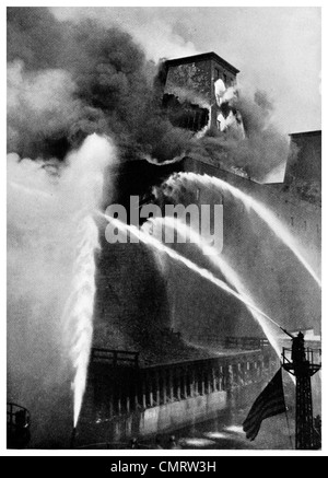 1918 Big Grain Fire at Dow's Elevator Brooklyn New York fire fighting brigade firemen hose water