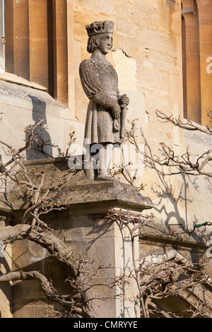 Magdalen College Oxford - the Cloister, statues and Wisteria 11 Stock Photo