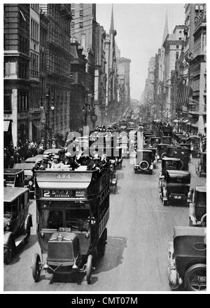 1923 Motor traffic on Fifth Avenue North 42nd Street New York Business day Stock Photo