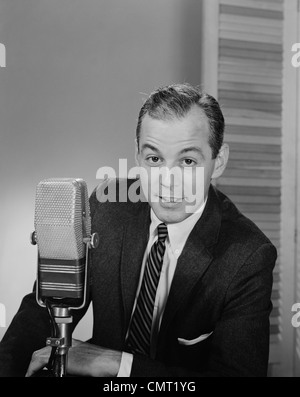 1950s ANCHORMAN TELEVISION NEWS TV REPORTER Stock Photo - Alamy