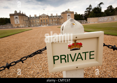 UK, England, Bedfordshire, Woburn Abbey, Private sign barring visitors from area inaccessible to the public Stock Photo