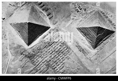 1925 1925 Great Pyramid of Cheops Giza Necropolis Khufu Seven Wonders of the Ancient World sheep  Egypt Egyptian seen from air Stock Photo