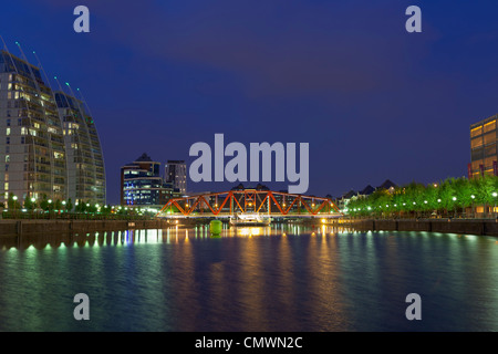 Detroit bridge at night, Salford Quays, Manchester Stock Photo