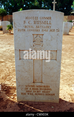 Benghazi. Cyrenaica. Libya. Tombstone and grave of gunner from the Royal Artillery at the Commonwealth war graves cemetery at Stock Photo
