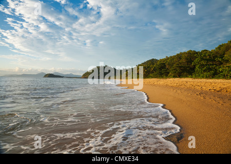 View along Trinity Beach, Cairns, Queensland, Australia Stock Photo