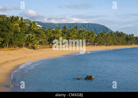 View along Trinity Beach, Cairns, Queensland, Australia Stock Photo