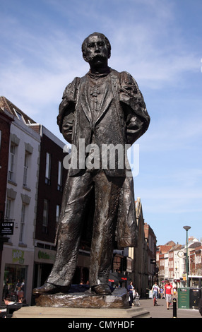 Edward Elgar statue, in High Street, Worcester. Sir Edward Elgar. Stock Photo