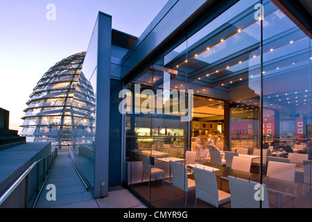 Berlin, Reichstag buidling roof terasse cupola by Sir Norman forster at twilight, Restaurant Kaefer Stock Photo