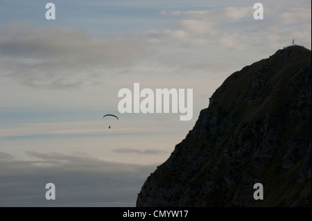 Paraglider at sunset, at Te Mata peak, near Havelock North in the Hawkes Bay region of New Zealand. Stock Photo