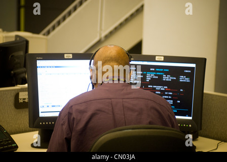 Operators in the 311 non-emergency hotline call center on Thursday, November 5, 2009. (© Richard B. Levine) Stock Photo