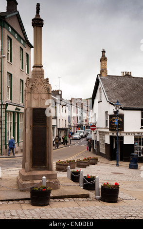 UK, Cumbria, Ulverston, King Street, War memorial outside Murray’s Pharmacy shop Stock Photo