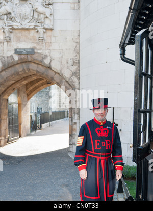 Yeoman guard or Beefeater at the gates of the Tower of London, England. Stock Photo