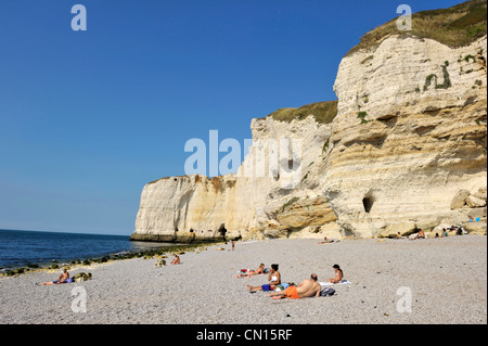 France, Seine Maritime, Pays de Caux, Cote d'Albatre, Etretat, Aval cliffs and beach Stock Photo