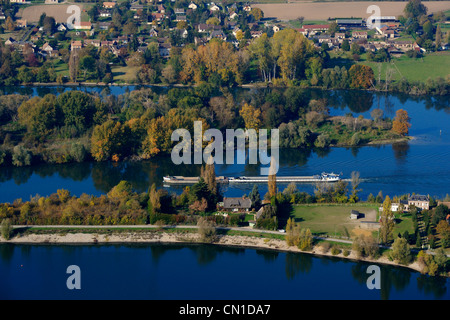 France, Eure, barge on the Seine river at Muids downstream Les Andelys (aerial view) Stock Photo