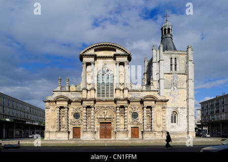 France, Seine Maritime, Le Havre, Notre Dame cathedral is surrounded by Perret buildings Stock Photo