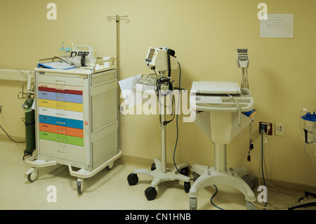 Emergency code cart in a hospital corridor.  Also known as a crash cart (crash trolley in the UK) Stock Photo