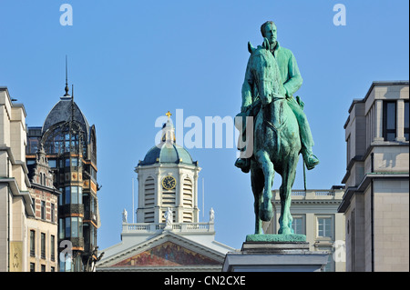 Equestrian statue of king Albert I at the Kunstberg / Mont des Arts and museum Old England at Coudenberg in Brussels, Belgium Stock Photo