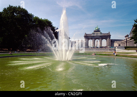 Belgium. Brussels, Fountain background Triumphal Arch at Parc du Cinquantenaire Stock Photo