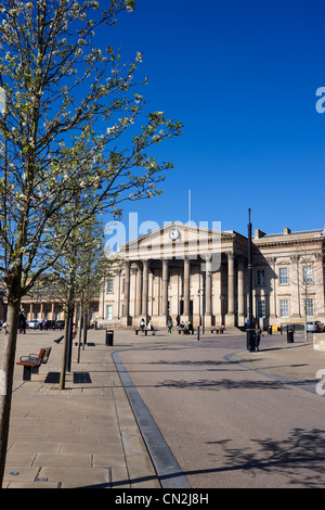 Looking up St George's Square to the Railway Station, Huddersfield, West Yorkshire UK Stock Photo