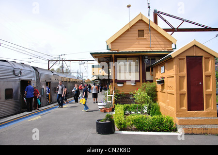 Train platform at Katoomba Railway Station, Katoomba, Blue Mountains, New South Wales, Australia Stock Photo