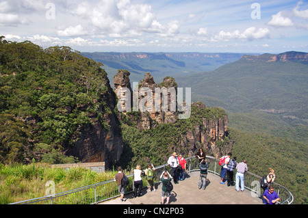'The Three Sisters' from Echo Point lookout, The Jamison Valley, Blue Mountains, New South Wales, Australia Stock Photo